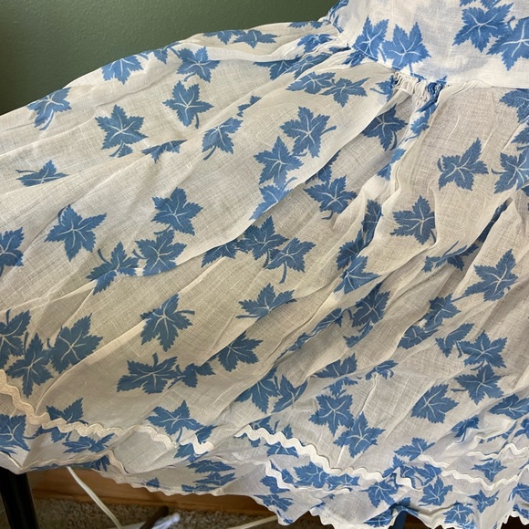 Vintage APRON Sheer w/ Blue Ivy Pattern Retro Housewife 50’s White Ric Rac Trim - Picture 3 of 6